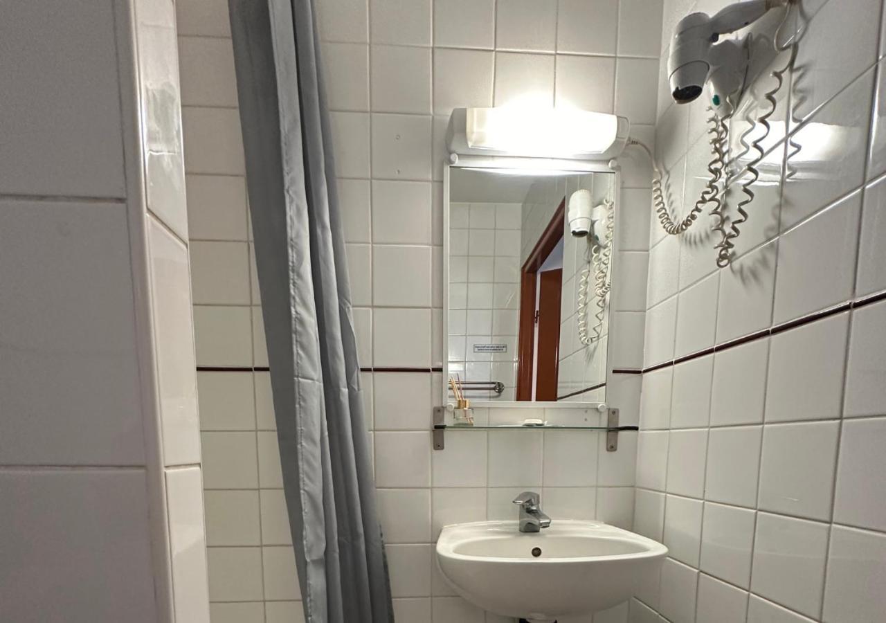 Hotel Victor Hugo Aubervilliers Ngoại thất bức ảnh